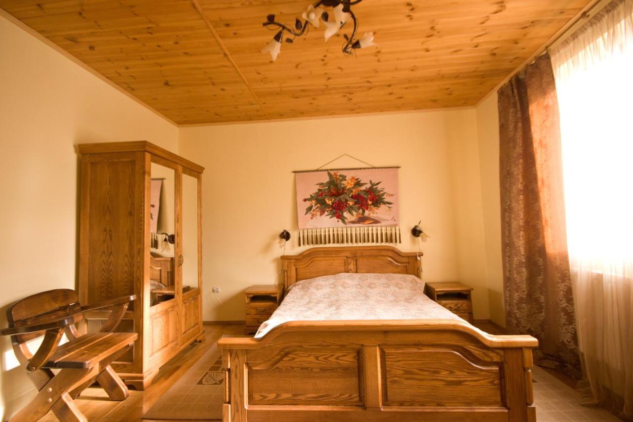 Na Velykim Hotel Yaremche Exterior photo