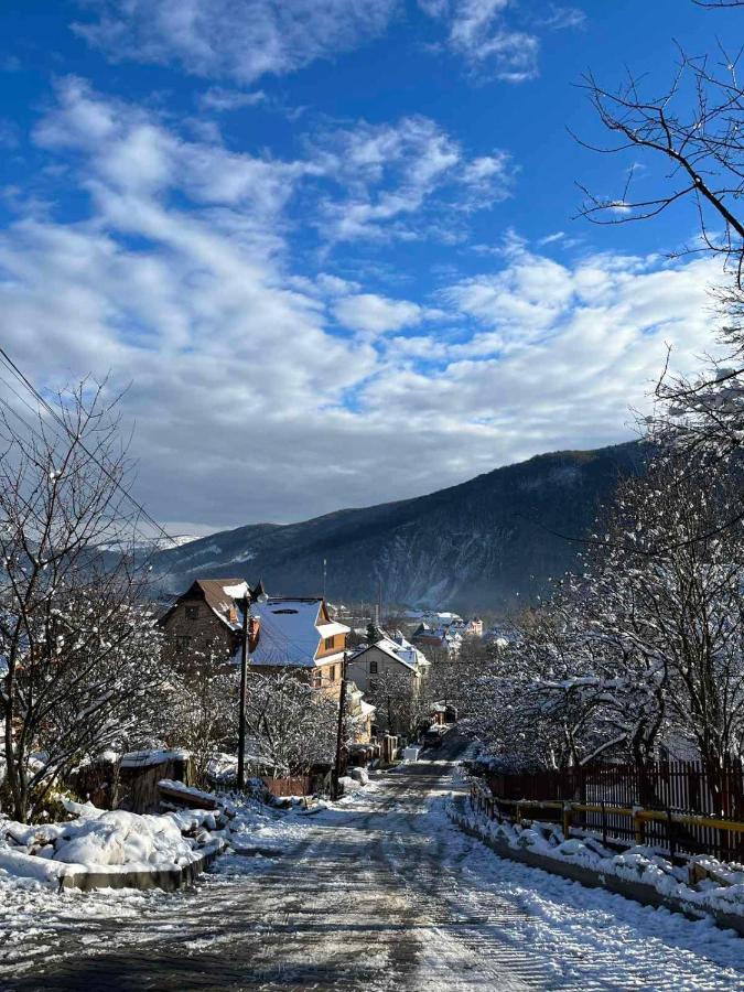 Na Velykim Hotel Yaremche Exterior photo