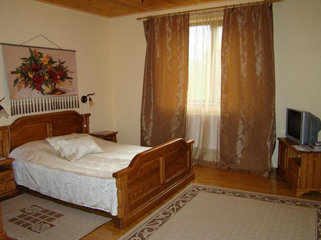 Na Velykim Hotel Yaremche Exterior photo